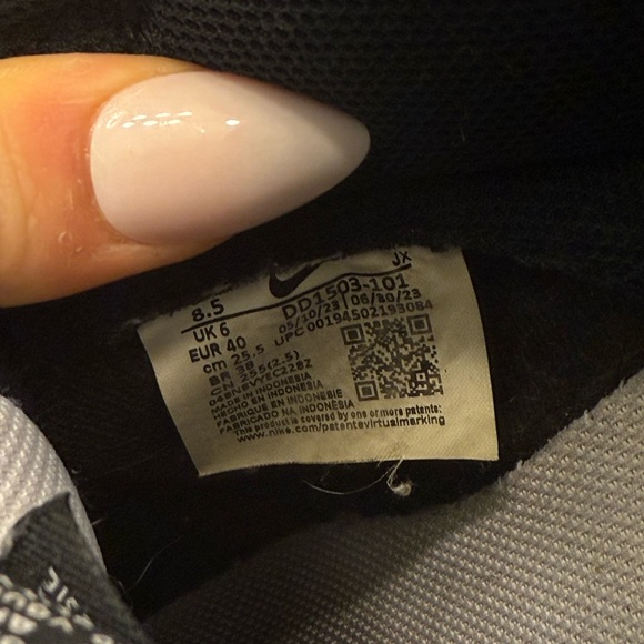 Nike Black and White Dunk Low Panda Dunks - Picture 9 of 9